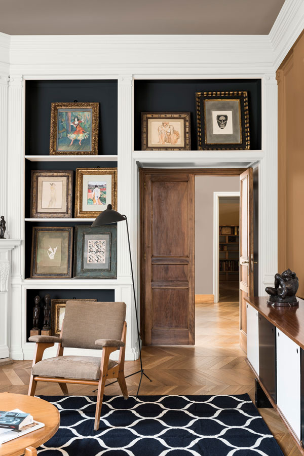 Built in shelving around doorway