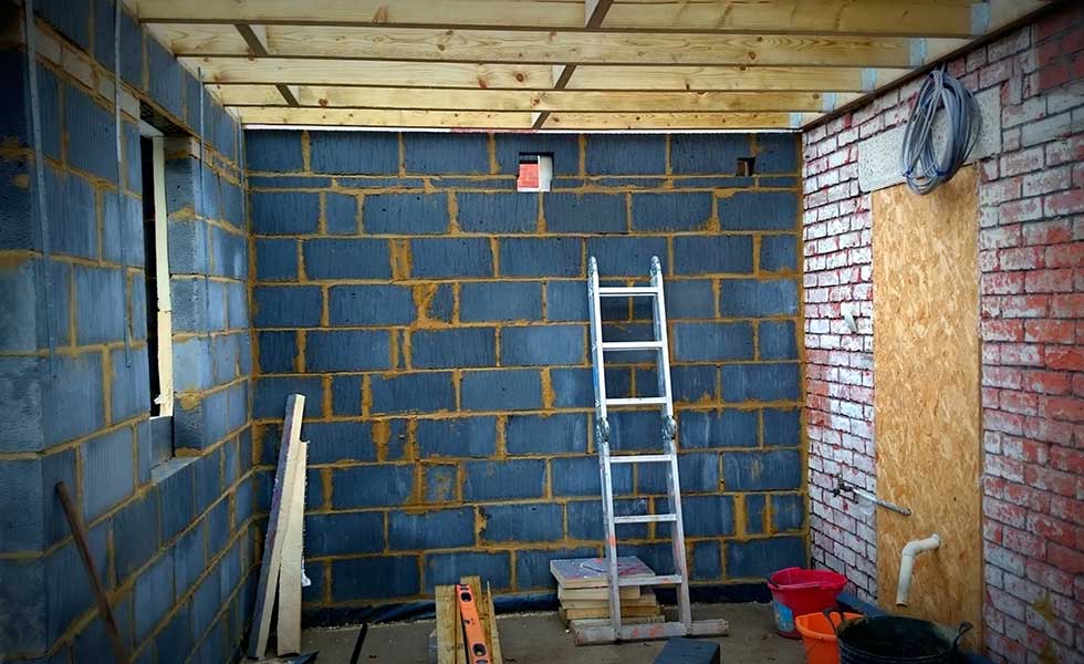 breeze block walls inside before plastering