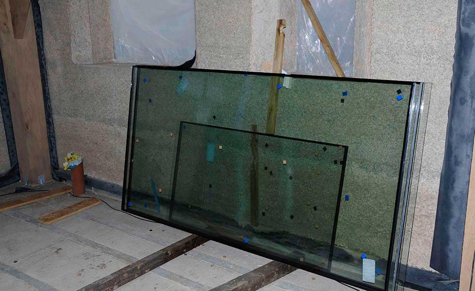 glazing panels with stepped leg