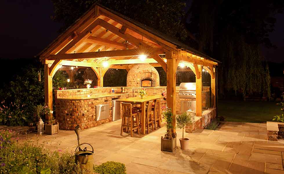 2 Bay Gazebo built by Radnor Oak’s Regional Consultant ‘Cheshire Oak’