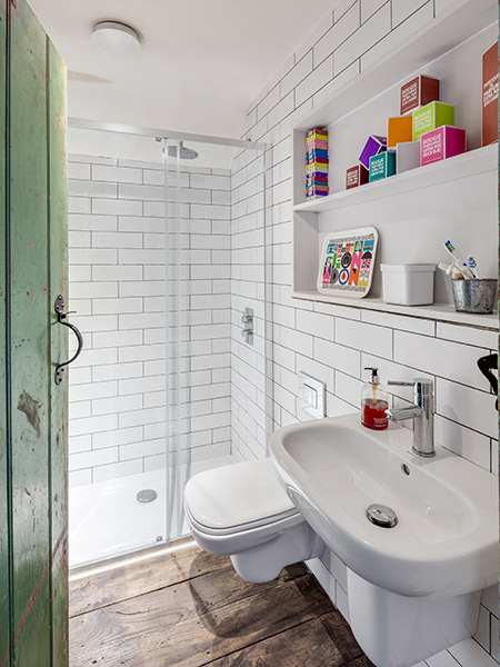 first-floor-cottage-bathroom