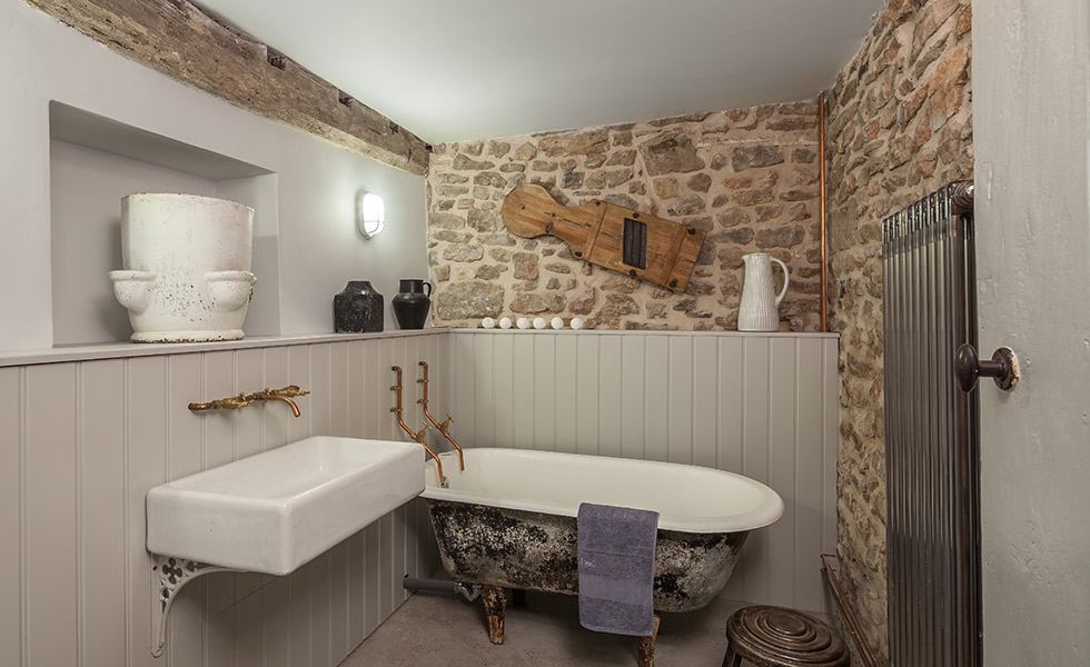 ground-floor-cottage-bathroom-with-reclaimed-bath