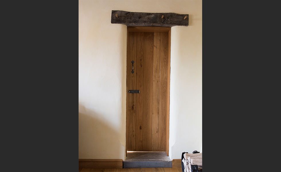 peak oak solid door closed