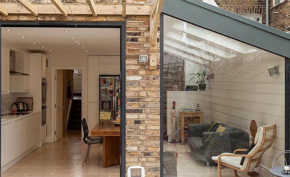 Glazed side return extension