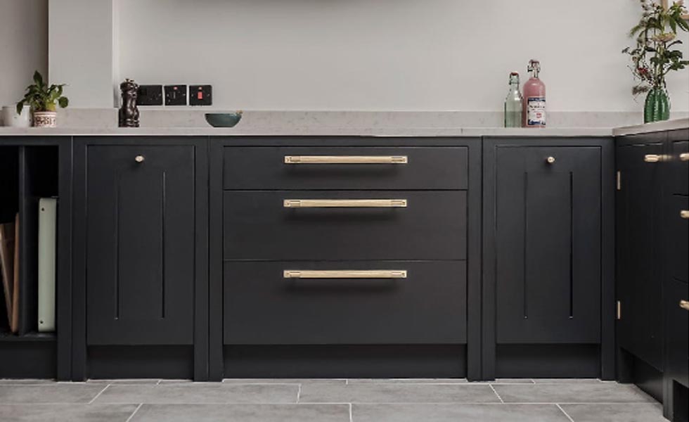 Black-brass-kitchen