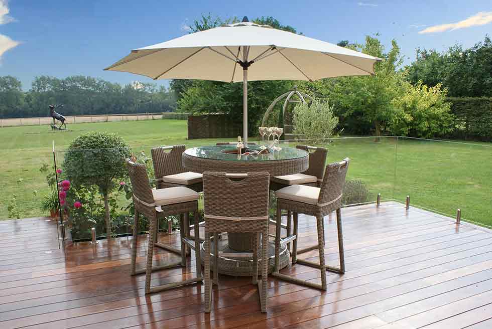 Maze living outdoor dining decking