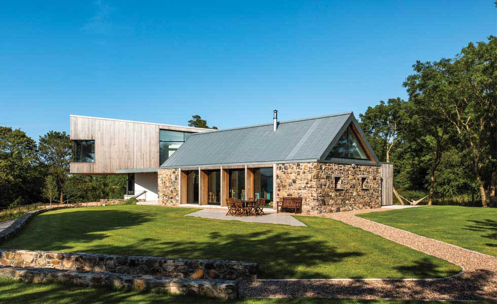Monopitch roof on cantilevered extension