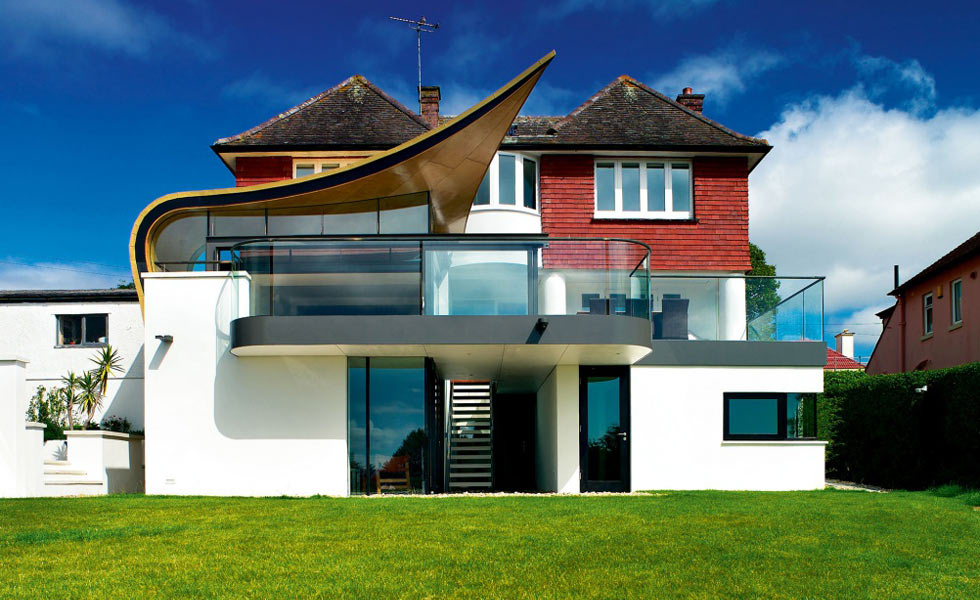 Winged roof design on contemporary-style extension