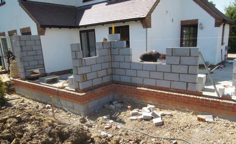 Building the Extension Walls and Lifting the Steels | Homebuilding ...