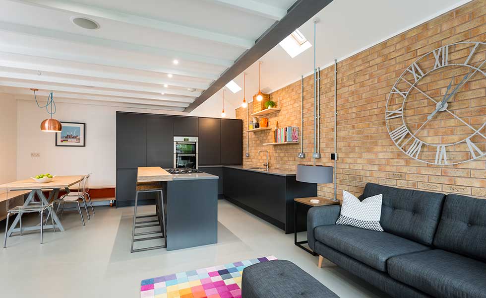 contemporary-kitchen-diner-with-inexpensive-light-fittings