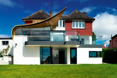 Contemporary extension to 1930s house