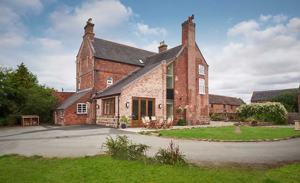 This traditional extension pairs well alongside the existing period property