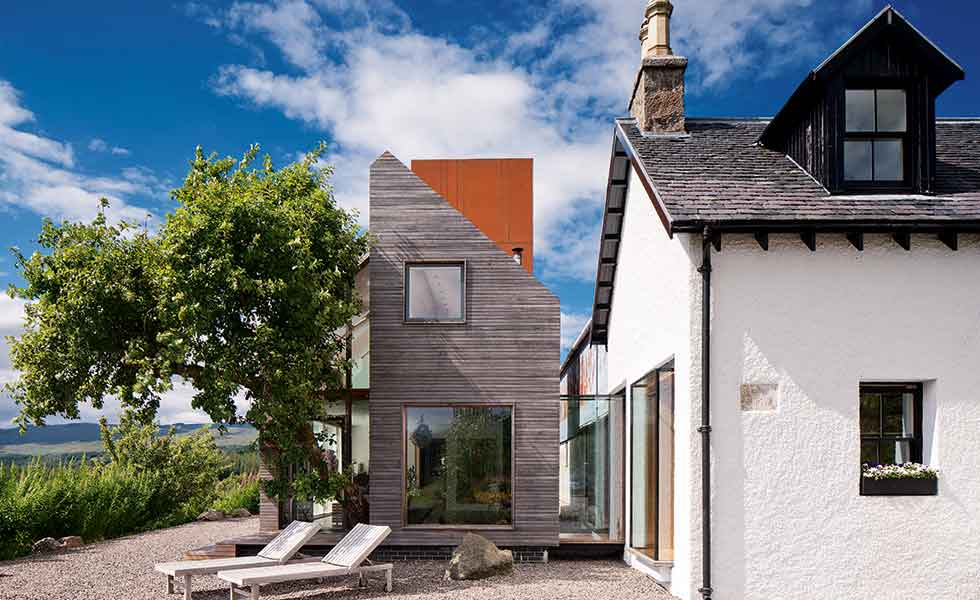 A cottage has been extended with a contemporary new two storey structure