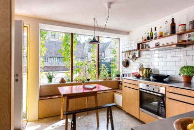 space-saving-kitchen-in-compact-home