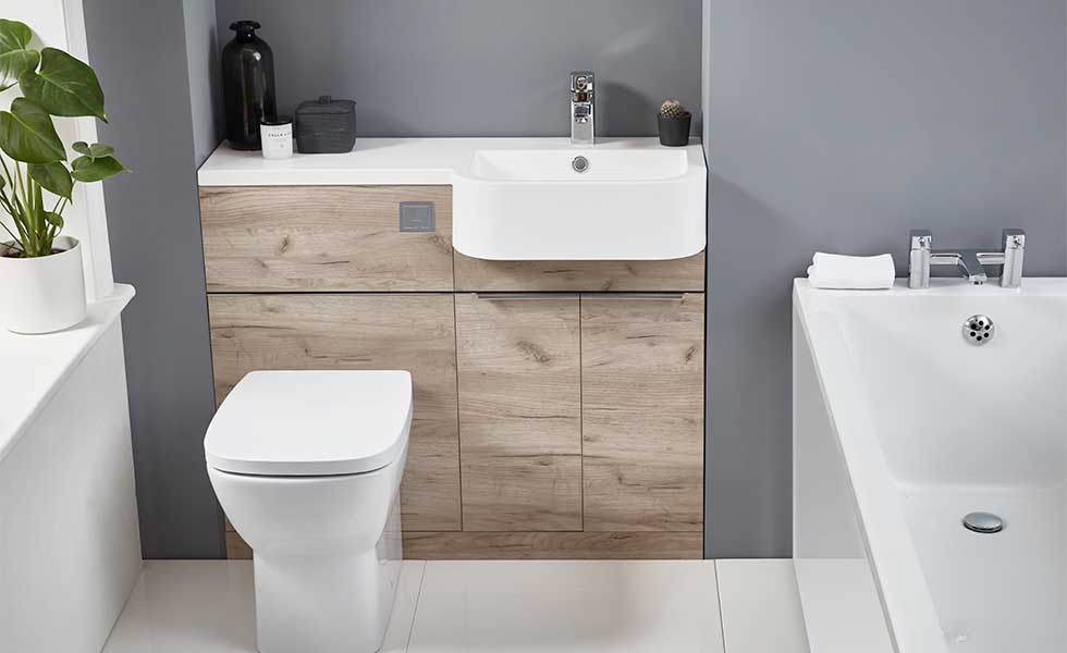 Fitted furniture in small bathroom