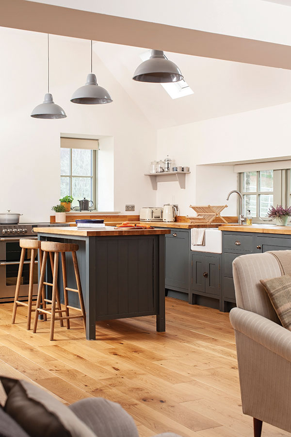 kitchen with breakfast island