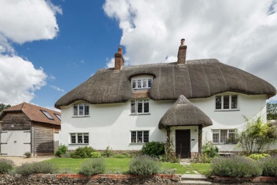 Thatched rendered cottage