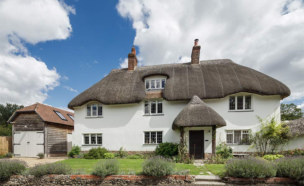 Thatched rendered cottage