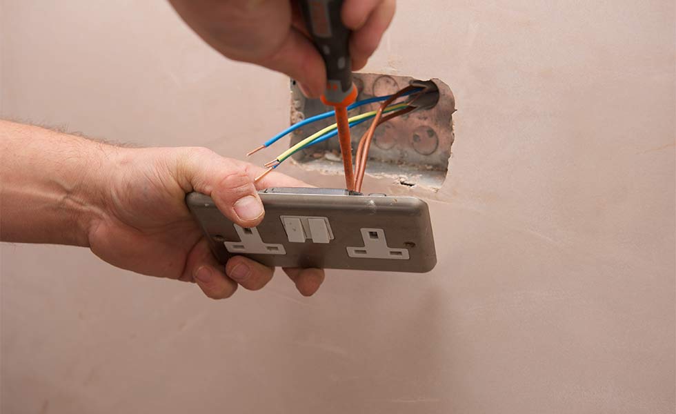 Fitting an electrical socket