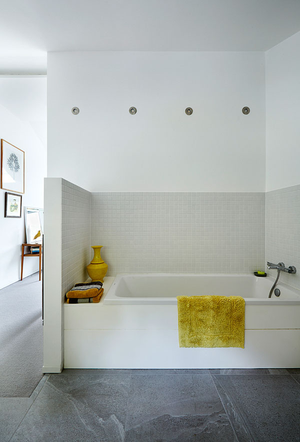 The en suite bathroom