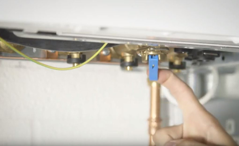 Keyless internal filling loop method for repressurising a boiler