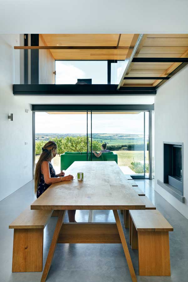 Sliding doors at the end of the minimalist dining room