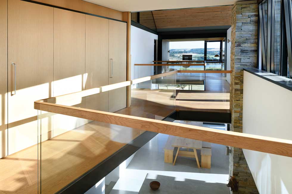 walkaway with glass balustrades