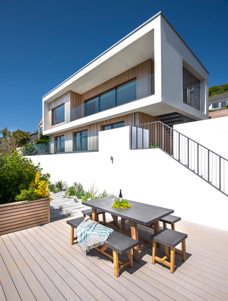 White render contemporary home