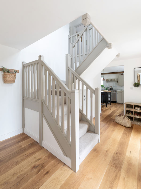 oak staircase with quarter turn landing