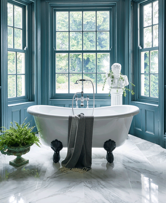 sash bay window in period bathroom