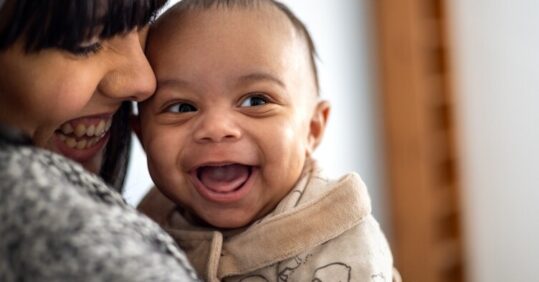 New mothers turning to health visitors and midwives for feeding help, major survey shows