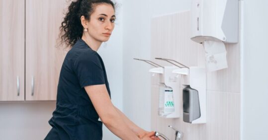 Nurses leaving general practice within a year over pay and lack of support
