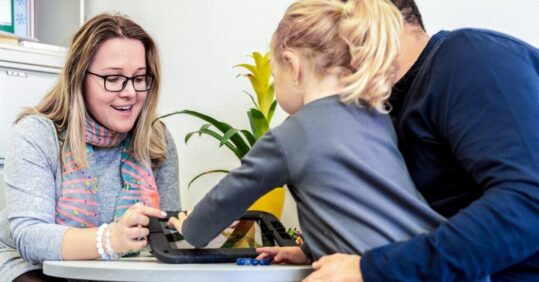 Programme to help health visitors talk to families about early brain development