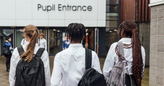 MenB vaccination offer expanded to include some year 11 pupils in Kent
