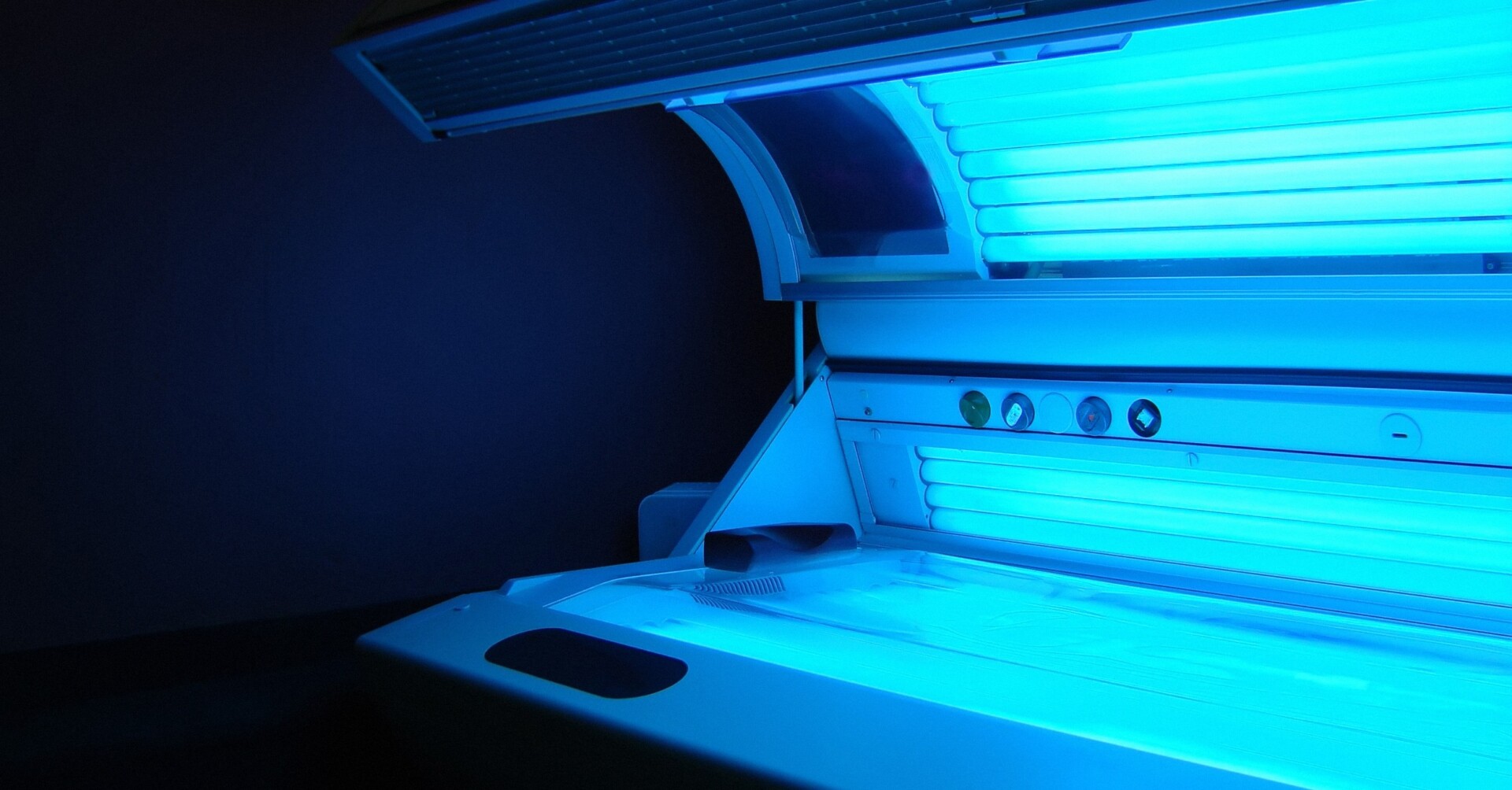 Government proposes crackdown on sunbeds to stop use by children