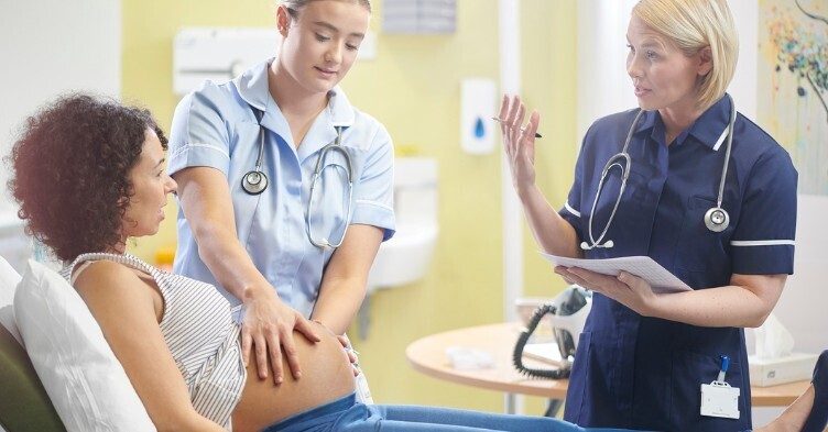 Lack of jobs for new midwives ‘being worked on’, says CNO