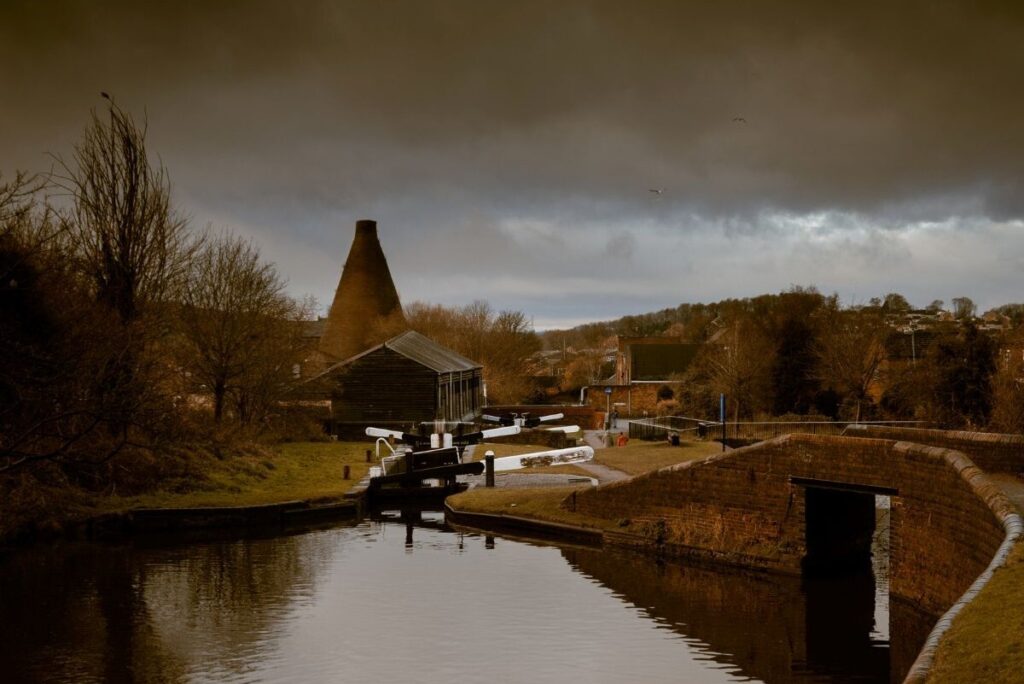 stourbridge canal kingswinford