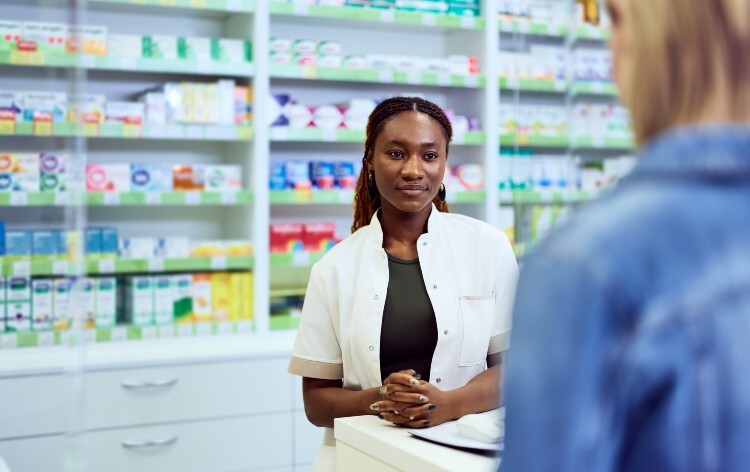 Pharmacist-consultation-with-patient
