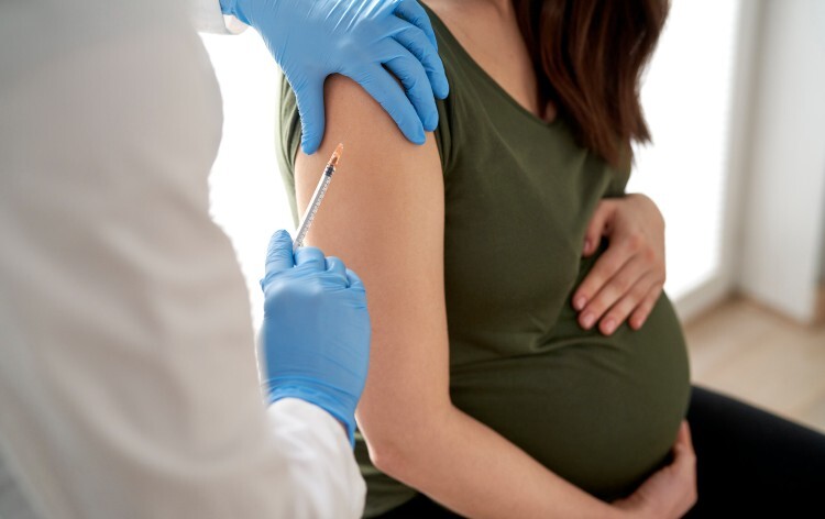 Pregnant woman receives vaccine
