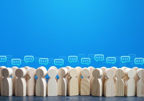 Figurines with speech bubbles
