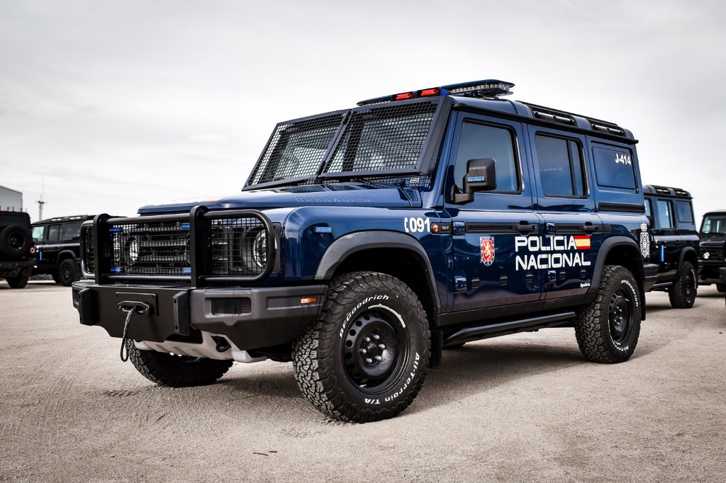 Spanish National Police INEOS Grenadier 02.jpeg
