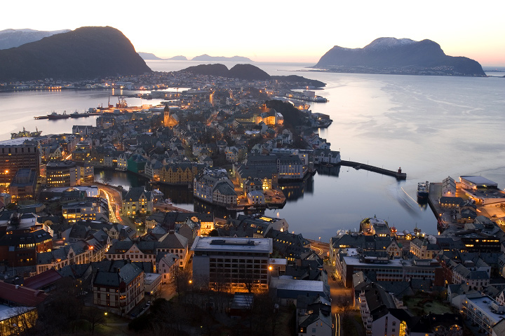 Ålesund - picture from Wikipedia Ålesund - picture from Wikipedia