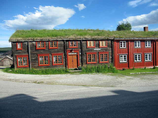 traditional-wooden-housing-roros-norway Traditional wooden housing in Røros, Central Norway