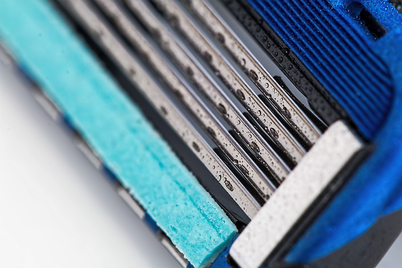 Razor blades shaving