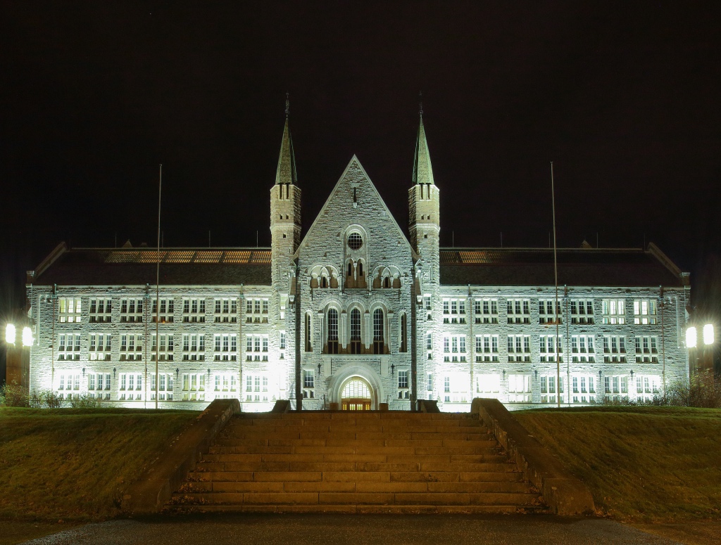 Floodlit NTNU