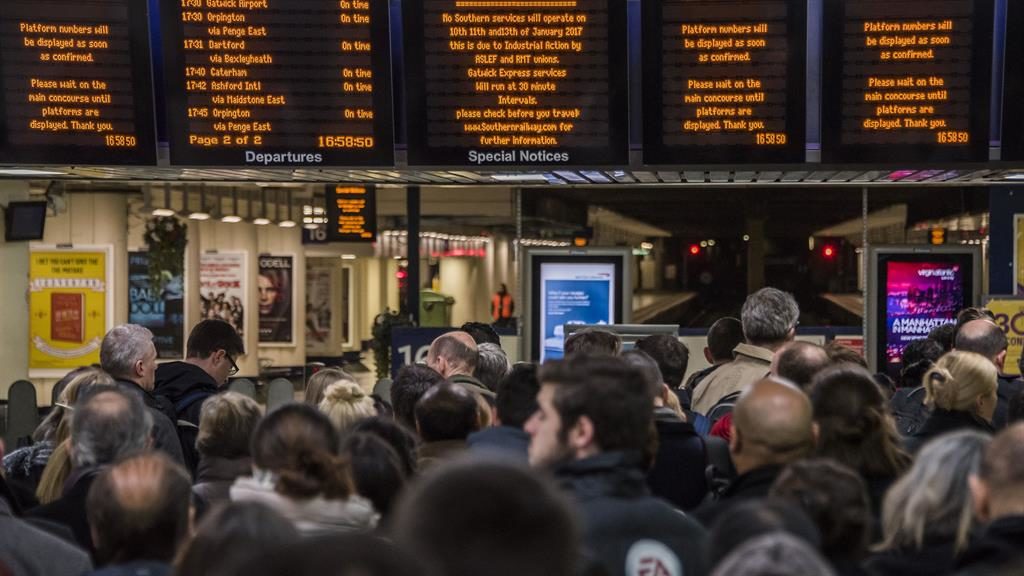 Southern Aslef drivers vote to strike over pay Southern Aslef drivers vote to strike over pay