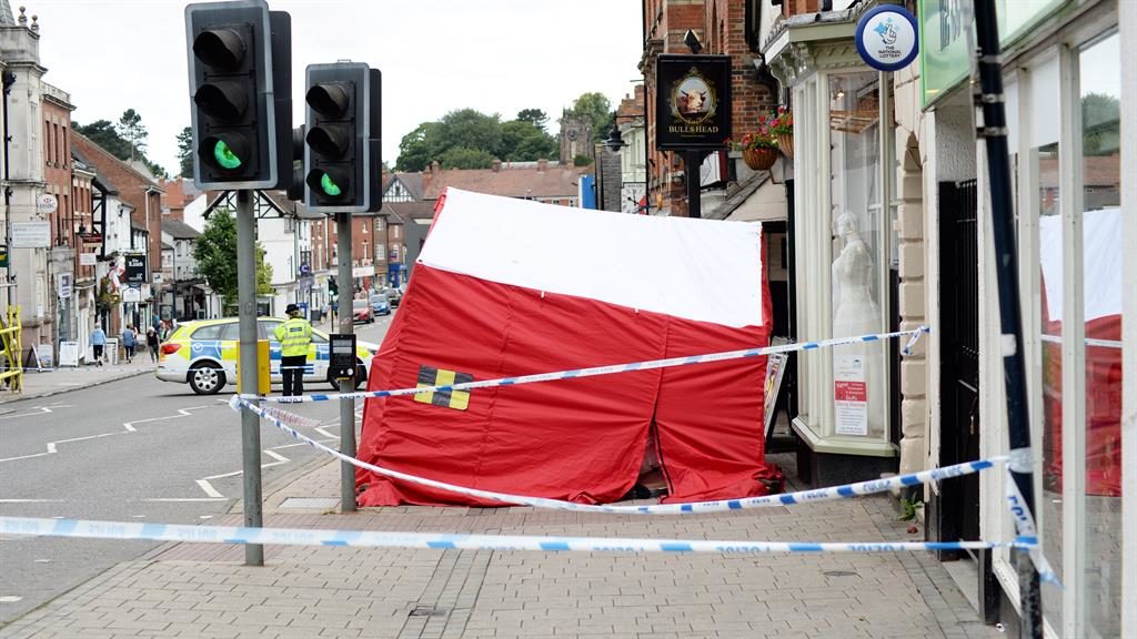 Suspected robber tackled by public during supermarket raid dies Suspected robber tackled by public during supermarket raid dies