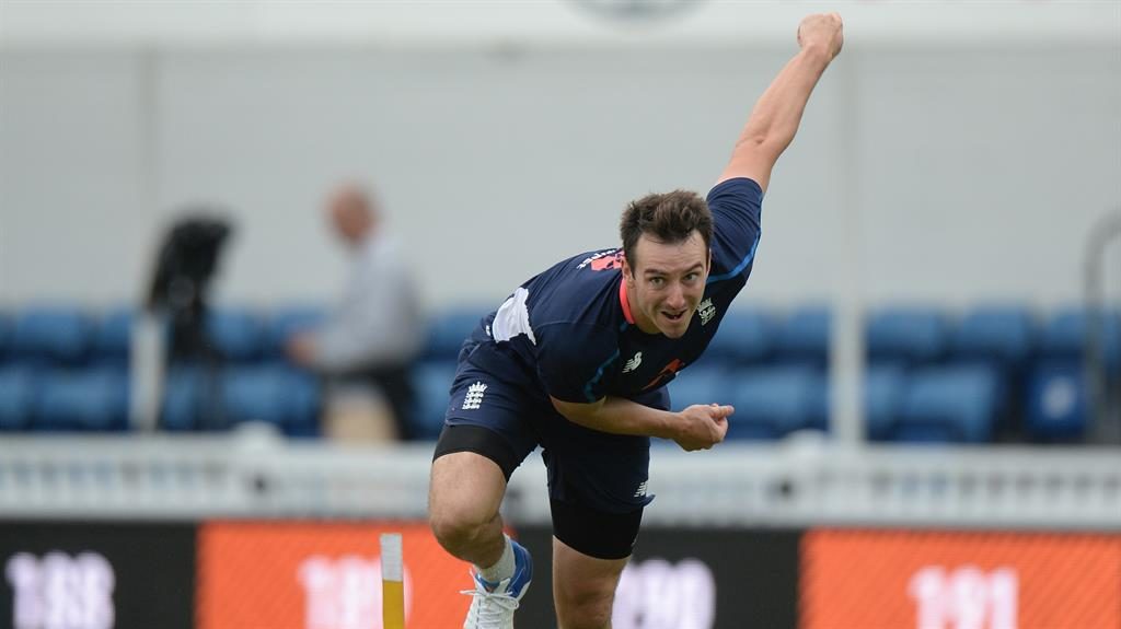 Roland-Jones to replace injured Wood for Oval Test