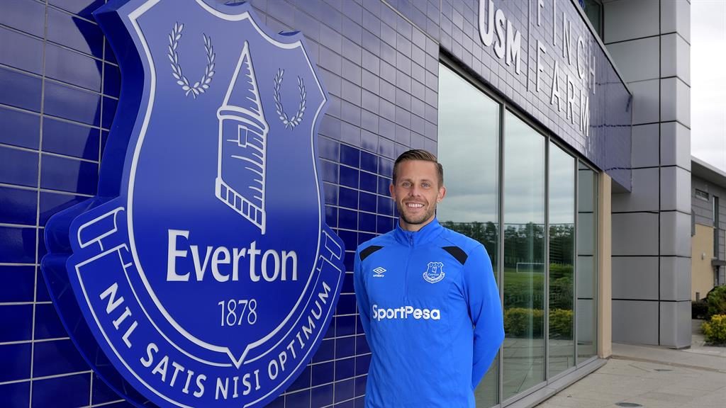 Sigurdsson completes club-record move from Swansea to Everton Sigurdsson completes club-record move from Swansea to Everton
