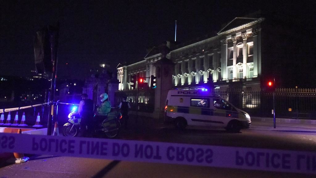 Man charged in United Kingdom after sword incident near Buckingham Palace Man charged in United Kingdom after sword incident near Buckingham Palace